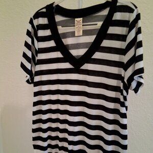 V-Neck Banded Bottom Short Sleeve Shirt